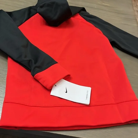 NWT! Nike Red and Black Therma-FIT Hoodie. Size 5. - Picture 9 of 10